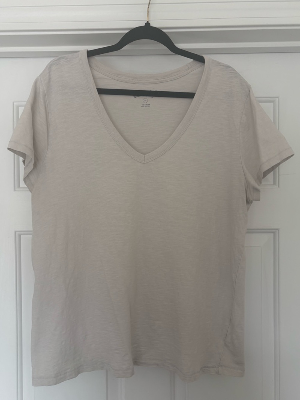 Universal Thread Light Taupe Women’s V-Neck Tee Basic Essential Size XL